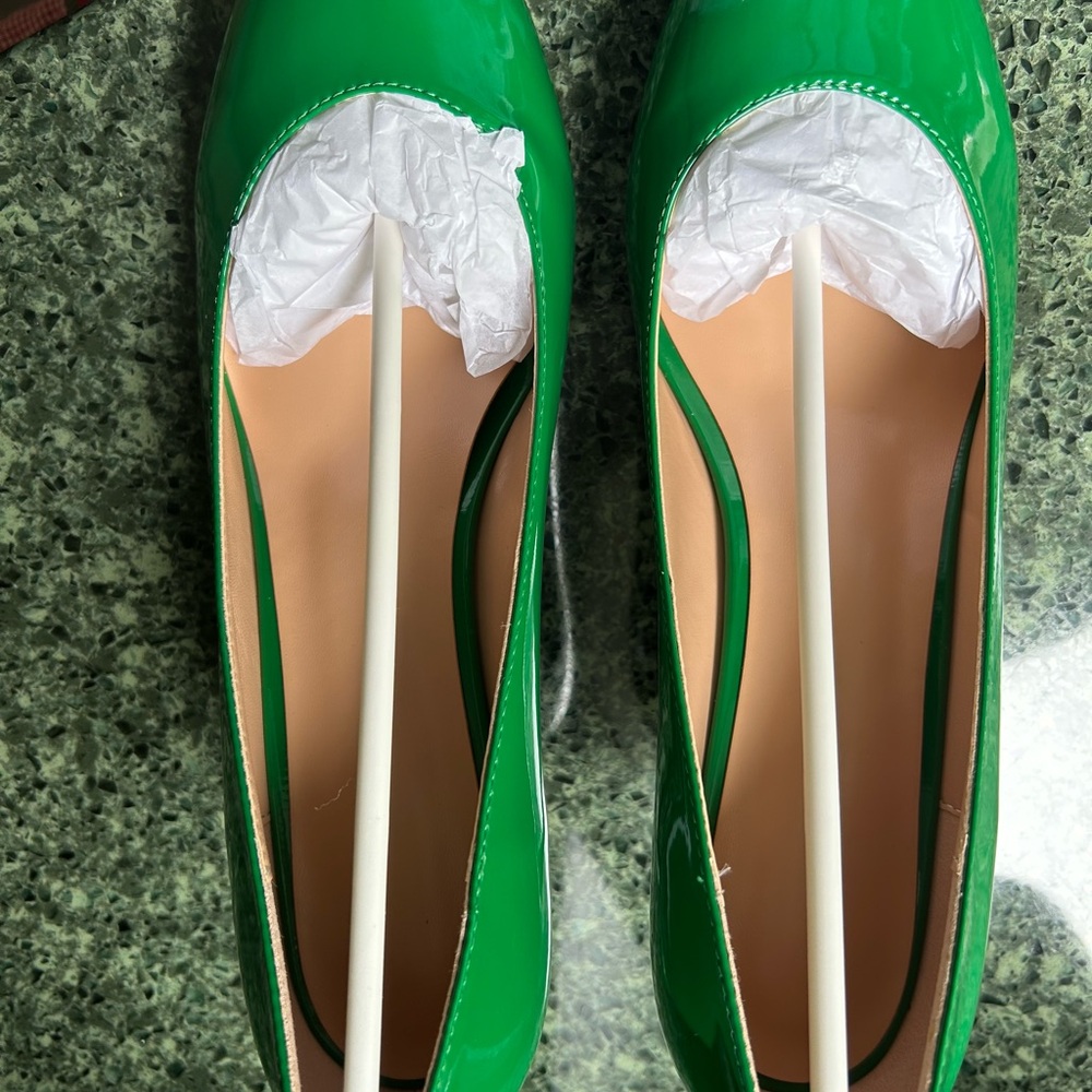 New Never Worn Green Women's Pumps - Picture 3 of 6